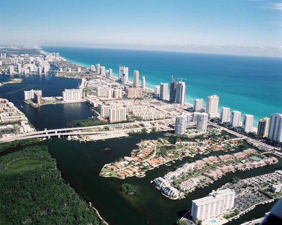 Sunny Isles Beach: A elegante ilha de condomínios de luxo em Miami
