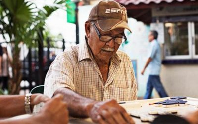 Partidas de dominó resistem ao tempo em Little Havana