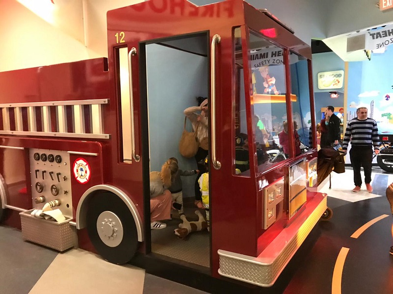 Carro de bombeiro no Miami Children's Museum