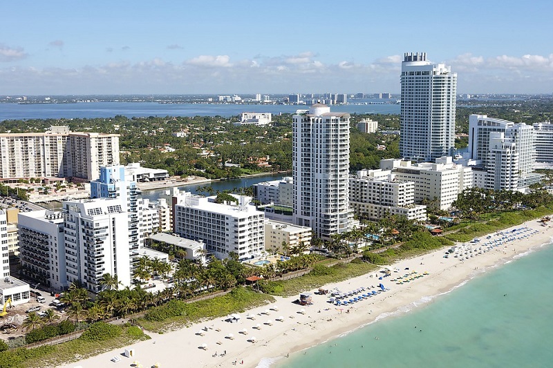 Aumenta da maior procura por casas, prédios de luxo em Miami continuam vendendo