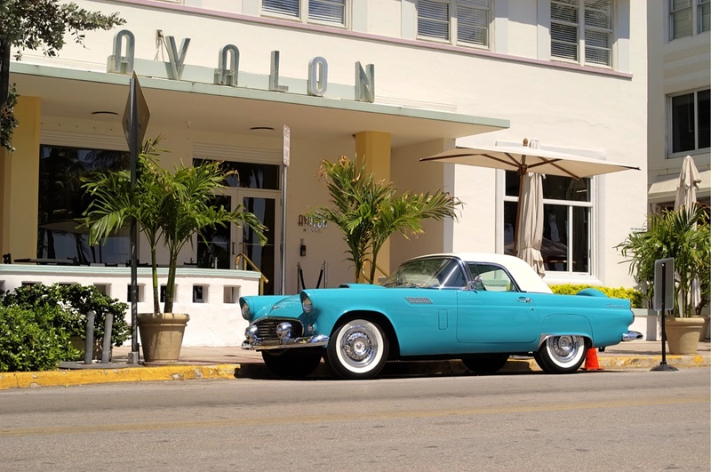 Novos condo-hotéis de luxo impulsionam Miami Beach e preocupam essência do Art Déco