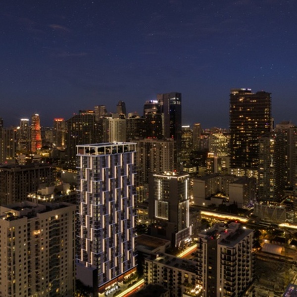 Domus Brickell Park atinge “Topping Off”