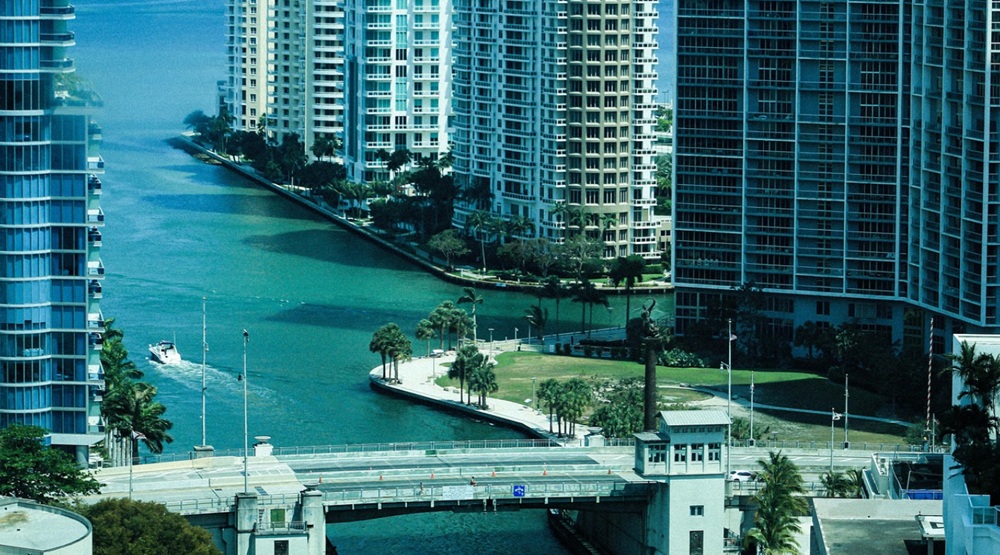 Miami River é o novo eixo do luxo em Miami, entre Brickell e Downtown